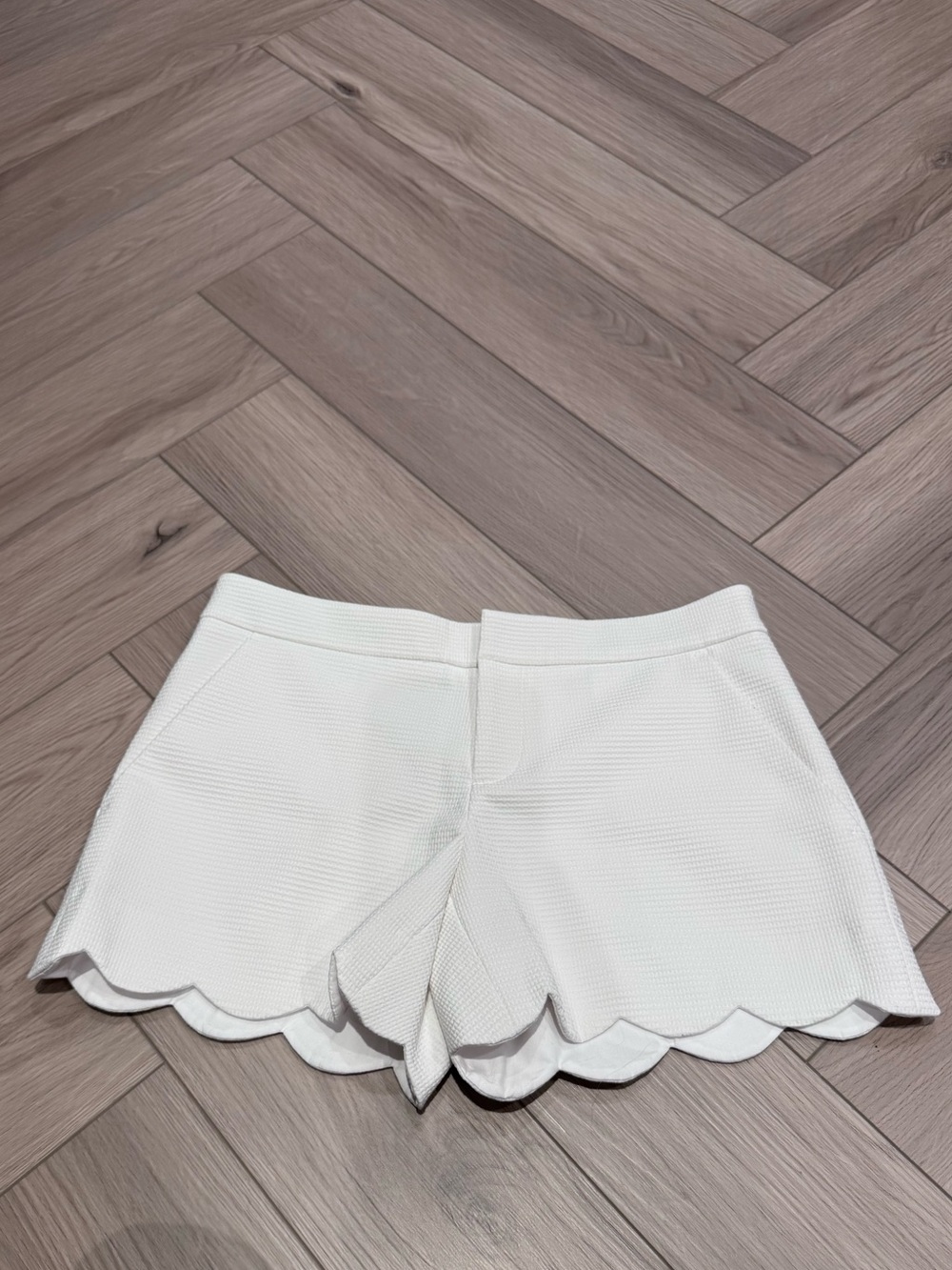 Club Monaco Women's Scallop Hem White Shorts